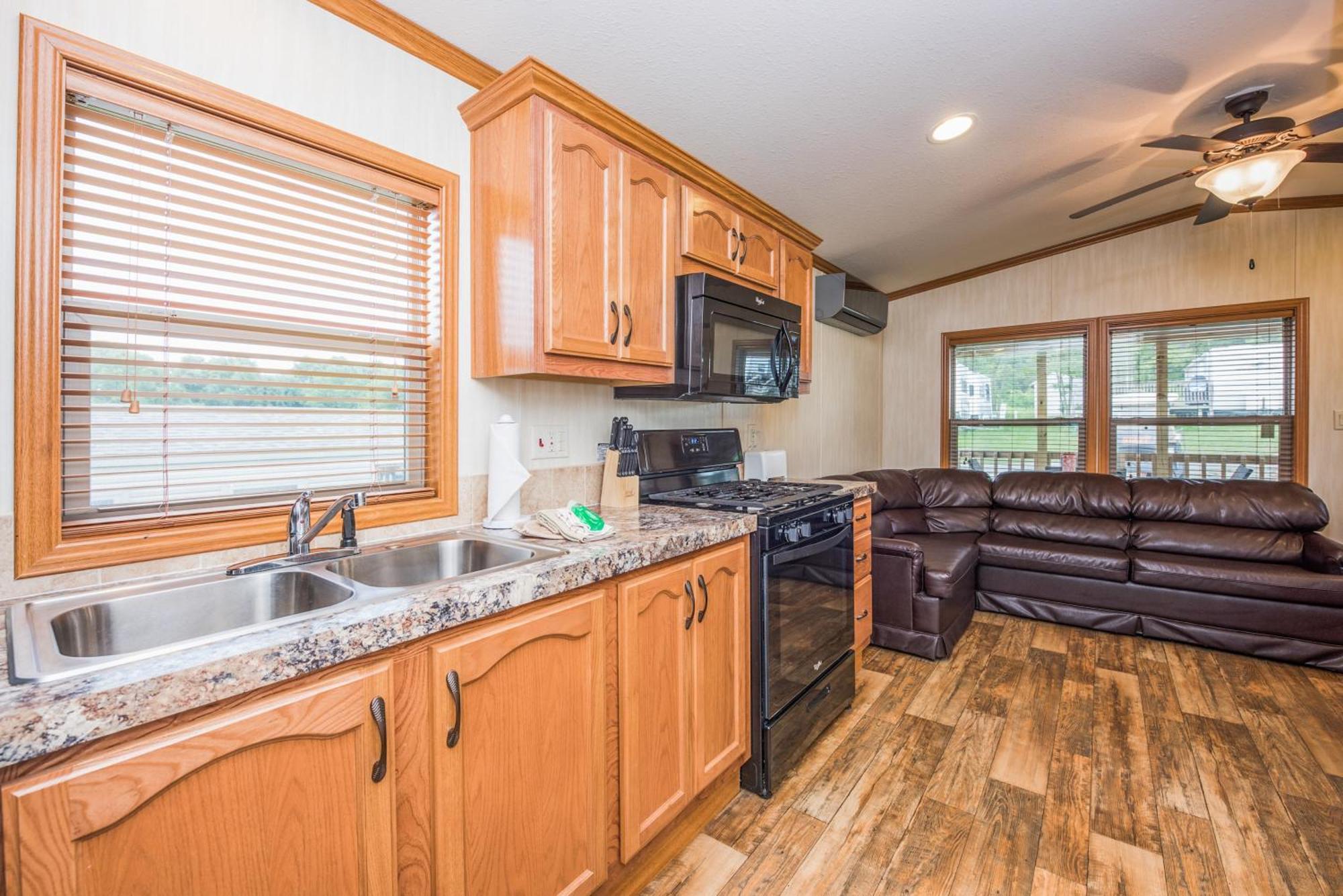 Plymouth Rock Camping Resort Two-Bedroom Park Model 9 Elkhart Lake Exterior foto